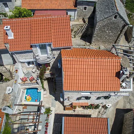 Tudor Vila