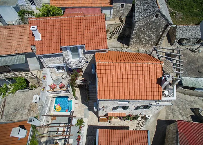 Tudor Vila
